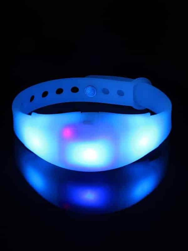 logotipo de pulsera led